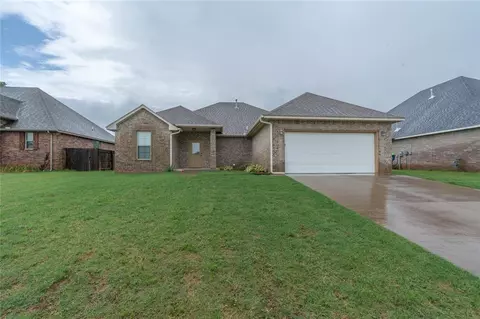 1120 N Vicksburg Ter, Mustang, OK 73064