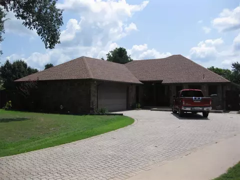 15724 Champions Gln, Choctaw, OK 73020