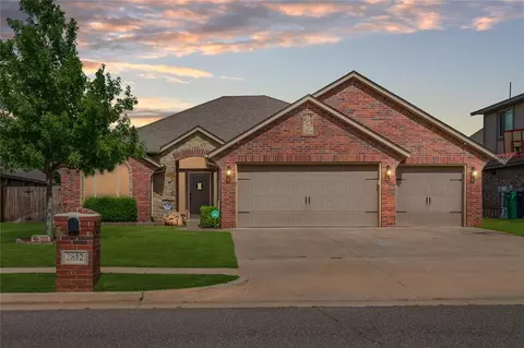 2812 Kathleens Xing, Yukon, OK 73099