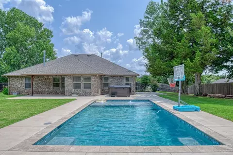 12081 Hidden Run Rd, Guthrie, OK 73044