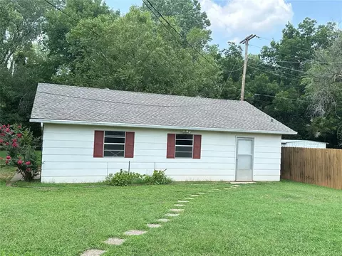 511 Wayne Ave, Tecumseh, OK 74873 photo 2