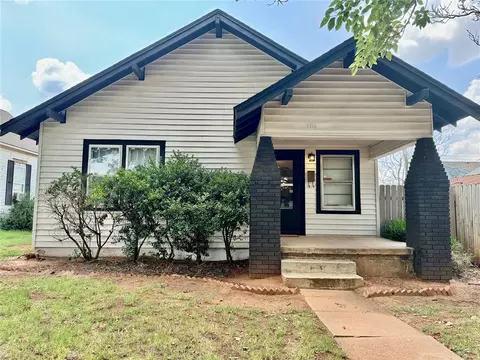 306 E Franklin Ave, Weatherford, OK 73096