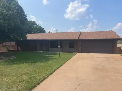1715 W B Ave, Elk City, OK 73644