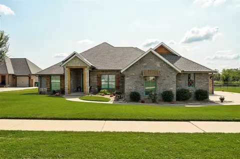 8608 Halbrook Manor Ln, Oklahoma City, OK 73169