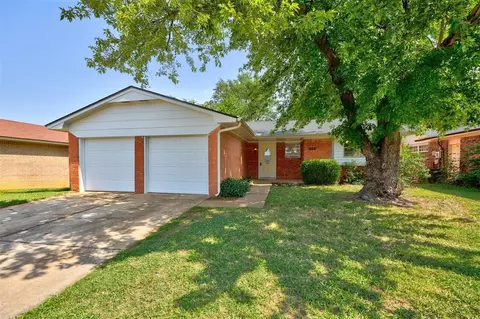 805 Robin Hill Rd, Edmond, OK 73003