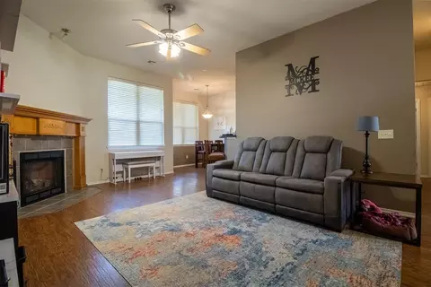 913 SW 39th St, Moore, OK 73160