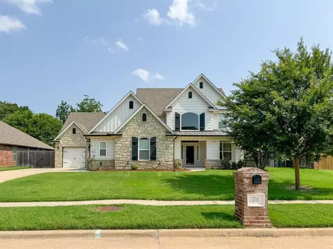 711 Lakewood Dr, Norman, OK 73072