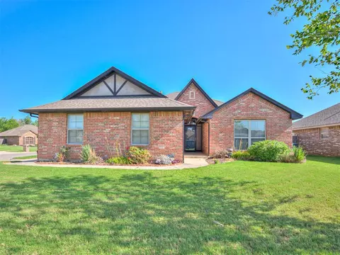 10737 SW 35th St, Yukon, OK 73099