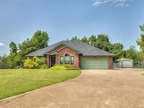 1300 E Persimmon Ln, Mustang, OK 73064