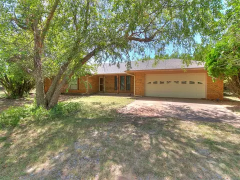 2933 N West Oaks Dr, Newcastle, OK 73065