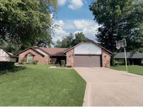2443 Whispering Oak Dr, Seminole, OK 74868