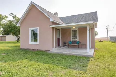 311 N Stanley St, Hinton, OK 73047