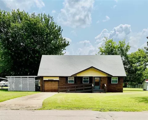 308 NW 2nd St, Minco, OK 73059