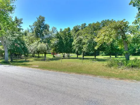 10317 Cottonwood Dr, Newalla, OK 74857