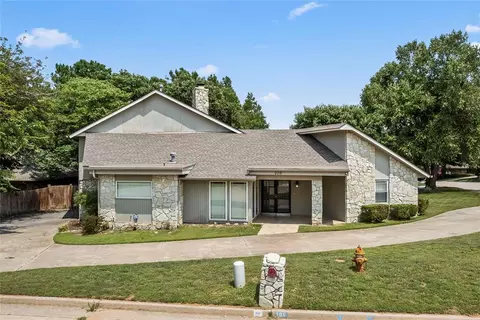 108 Goldsborough Rd, Midwest City, OK 73130