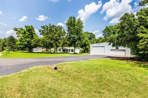 8050 Kickingbird Ln, Edmond, OK 73034