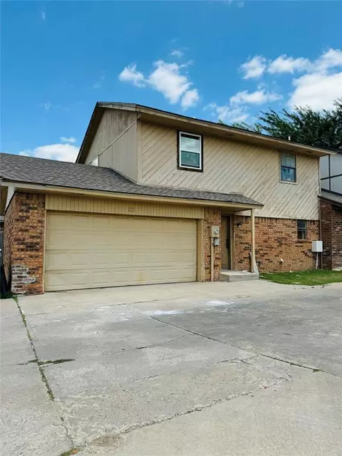8400 NW 10th St #82, Oklahoma City, OK 73127