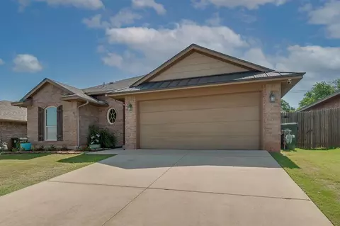 2332 Turtlewood River Rd, Midwest City, OK 73130