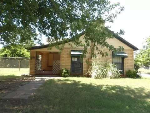 1102 S 19th St, Chickasha, OK 73018