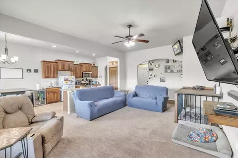 9060 S Pine St, Guthrie, OK 73044 photo 6