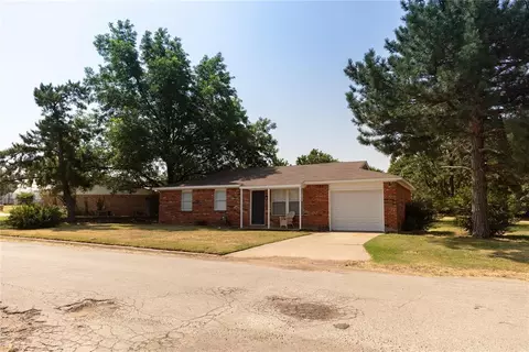 410 16th St, Snyder, OK 73566