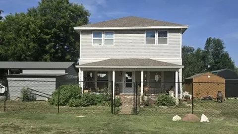 212 5th, Chickasha, OK 73018