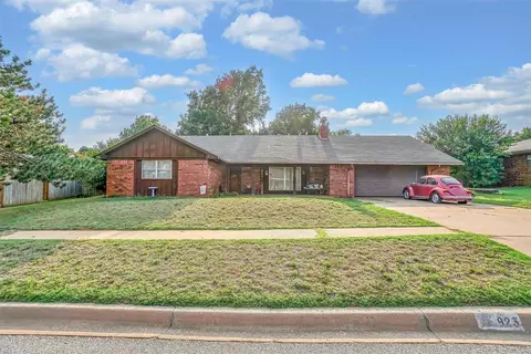 923 Claremont St, Weatherford, OK 73096