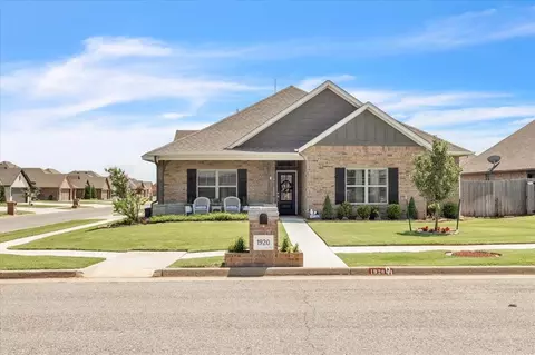 1920 NE 27th Ter, Moore, OK 73160