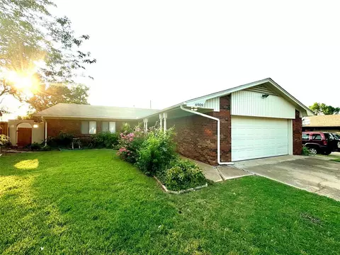 6909 N Grove Ave, Warr Acres, OK 73132