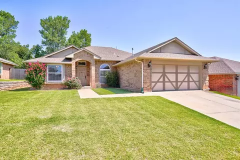 10709 Turtlewood Dr, Midwest City, OK 73130