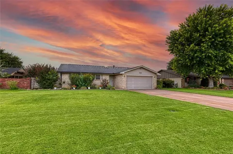 903 N Peace Ave, Elk City, OK 73644
