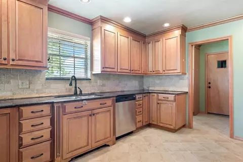 11628 Kings Cir, Oklahoma City, OK 73162