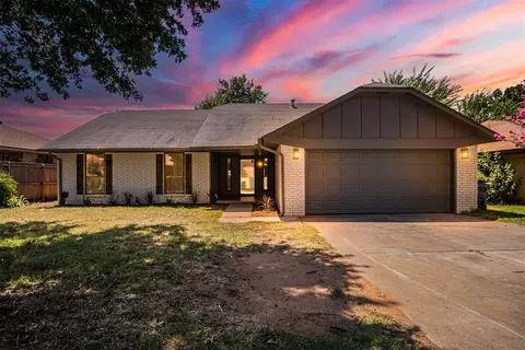 1120 Oak Hill Dr, Midwest City, OK 73110