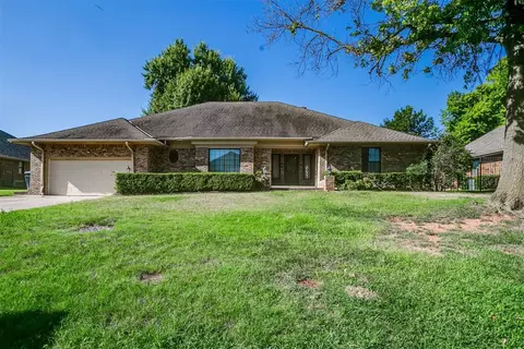 2109 Edinburg Dr, Yukon, OK 73099