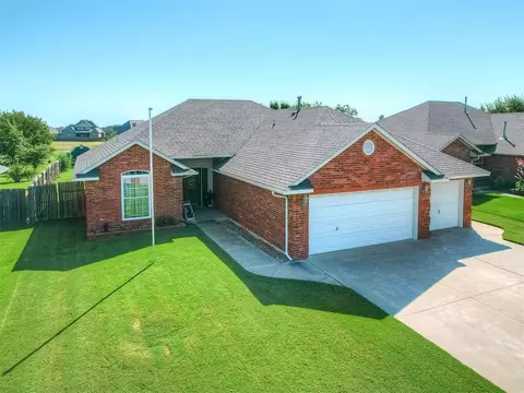 513 Morningside Dr, Yukon, OK 73099