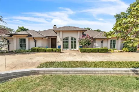 1009 Irvine Dr, Edmond, OK 73025