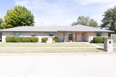 1361 NW 7th Pl, Moore, OK 73170