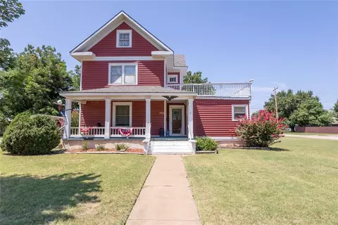 706 S 7th St, Kingfisher, OK 73750