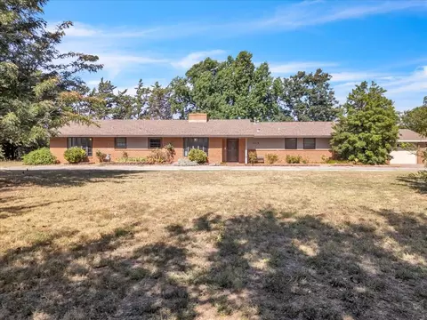 1518 N Oakwood Rd, Enid, OK 73703