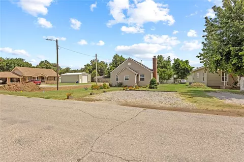 220 E Oak, Dover, OK 73734 photo 2