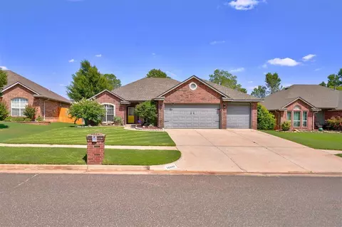 16600 Hardwood Pl, Edmond, OK 73012