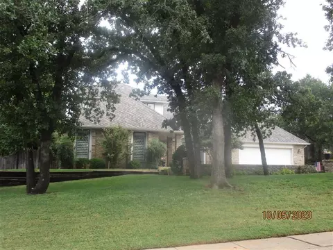 1604 N Mistletoe Ln, Edmond, OK 73034