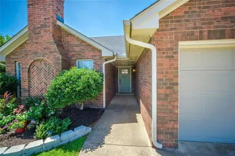 2420 Cimarron Dr, Norman, OK 73071 photo 3