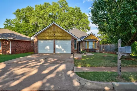1300 Old Mill Rd, Moore, OK 73160