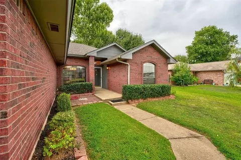 3404 Shadow St, Norman, OK 73071 photo 2