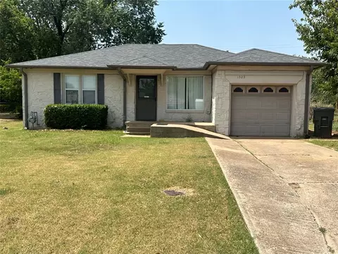 1325 Hillcrest Rd, Pauls Valley, OK 73075
