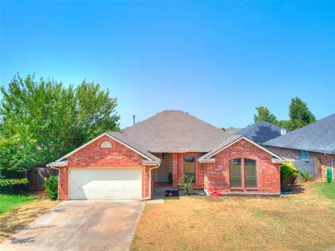 325 E Twelve Oaks Ter, Mustang, OK 73064