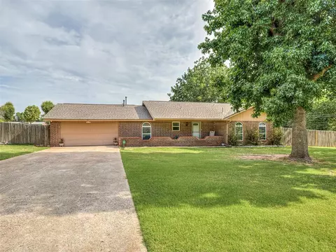 1701 Cottonwood Ln, Newcastle, OK 73065
