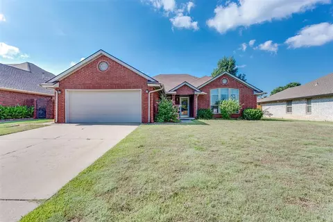 10632 Songbird Ln, Midwest City, OK 73130