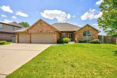 3104 Langley Dr, Norman, OK 73071